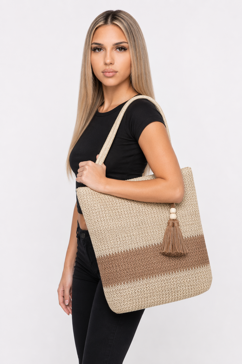 Straw Tote Bag for a Stylish Day at the Beach Beige