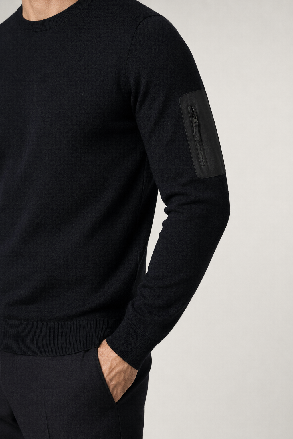 Round Neck Men's Sweatshirt with Sleeve Pocket Black