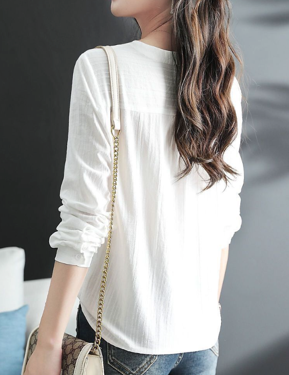 Embroidered Quarter Sleeve Women's V-neck Blouse