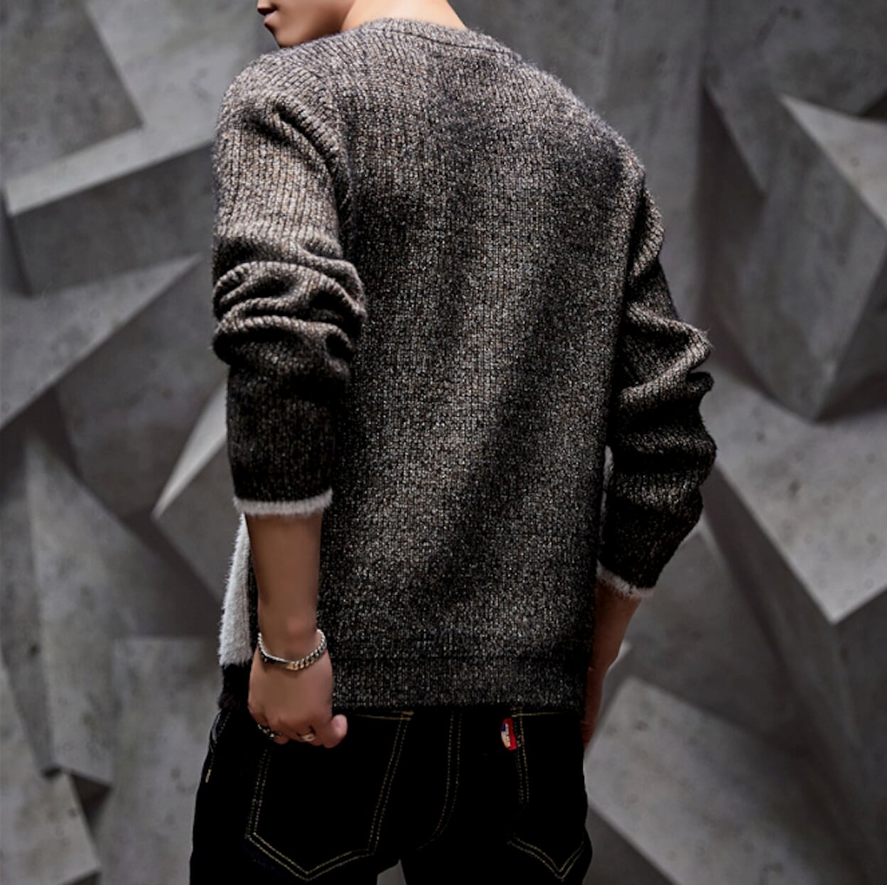 Color-Blocked Round Neck Men's Sweater