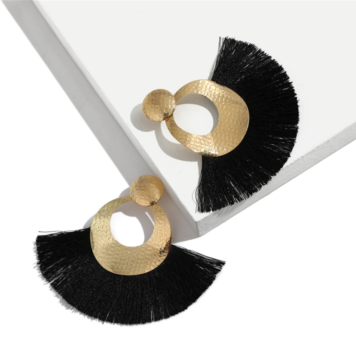 Fan-Shaped Tassel Earrings in a Stunning Gold