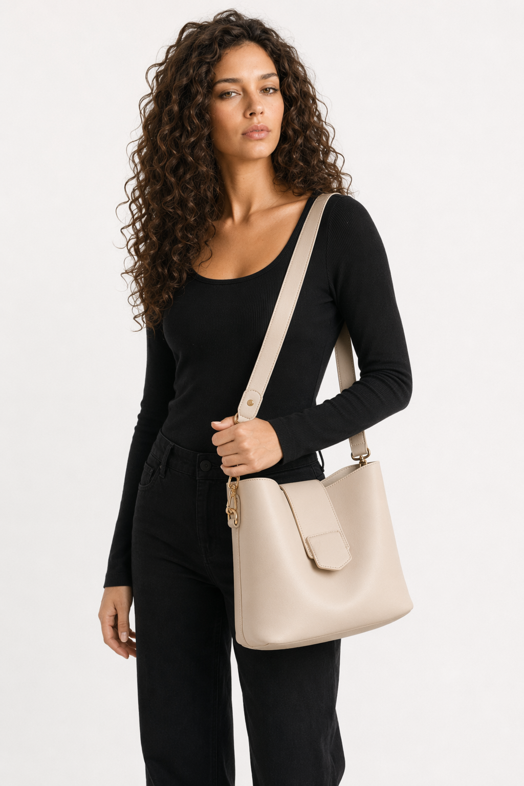 Bucket Bag with Wide Shoulder Strap for Women made of Vegan Leather Beige