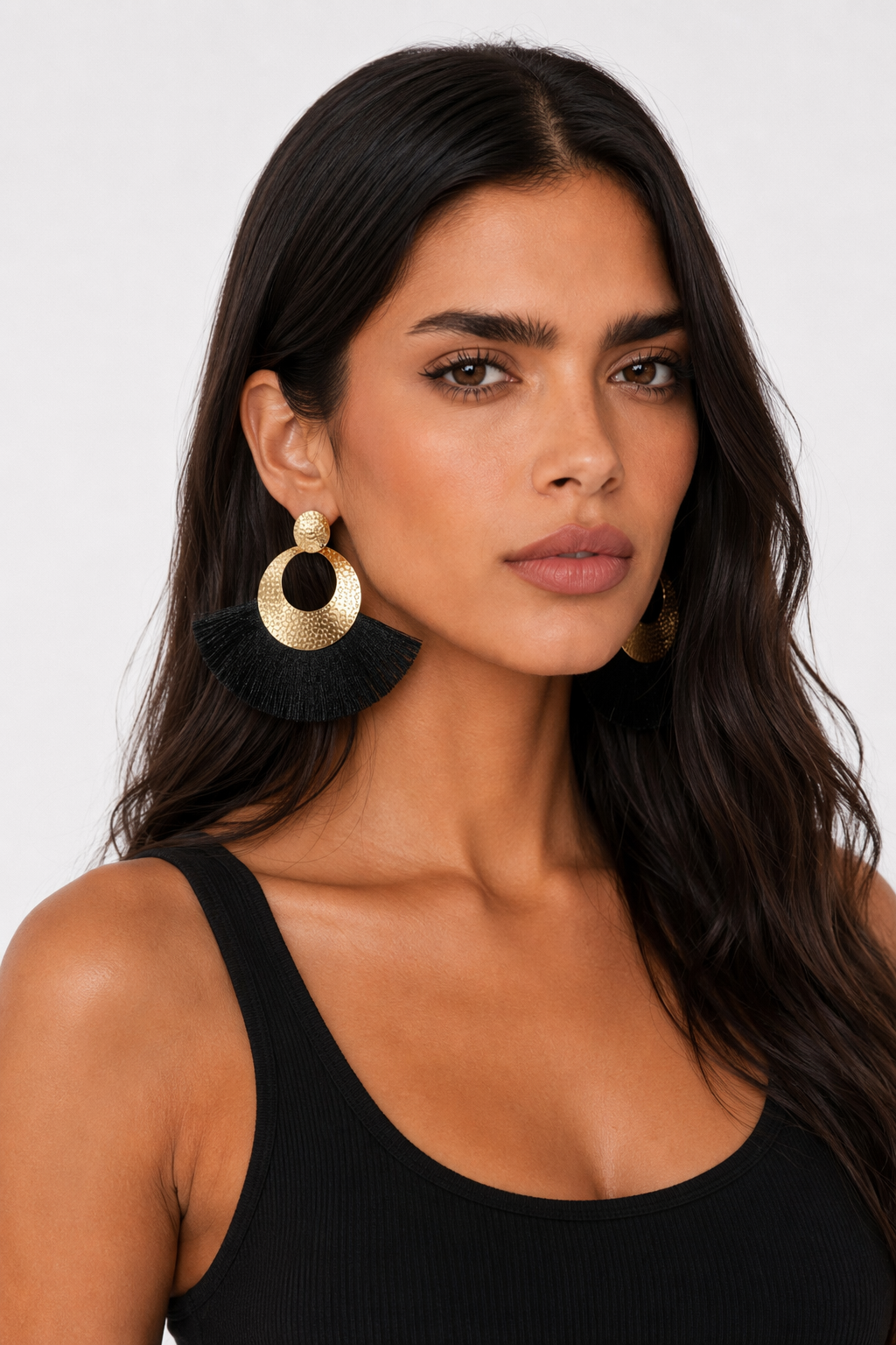 Fan-Shaped Tassel Earrings in a Stunning Gold Black