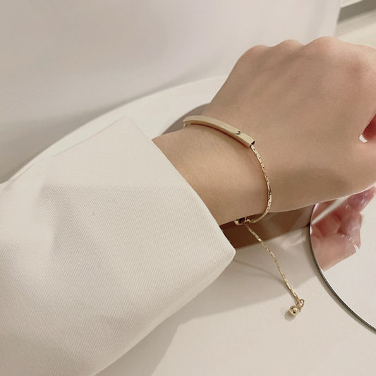 Bar-accented Women's Knot Bracelet
