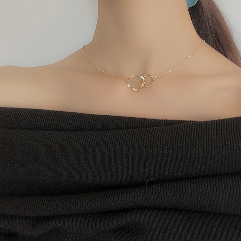 Asymmetrical Women's Linked Circle Pendant Necklace