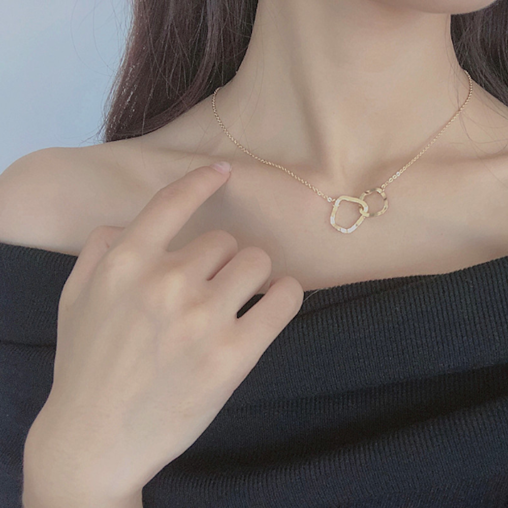 Asymmetrical Women's Linked Circle Pendant Necklace