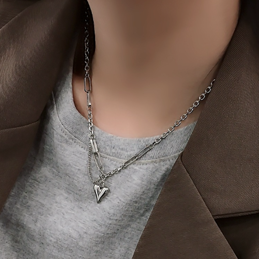 Link Necklace for Women with Heart-Shaped Pendant: Redefining Elegance and Style