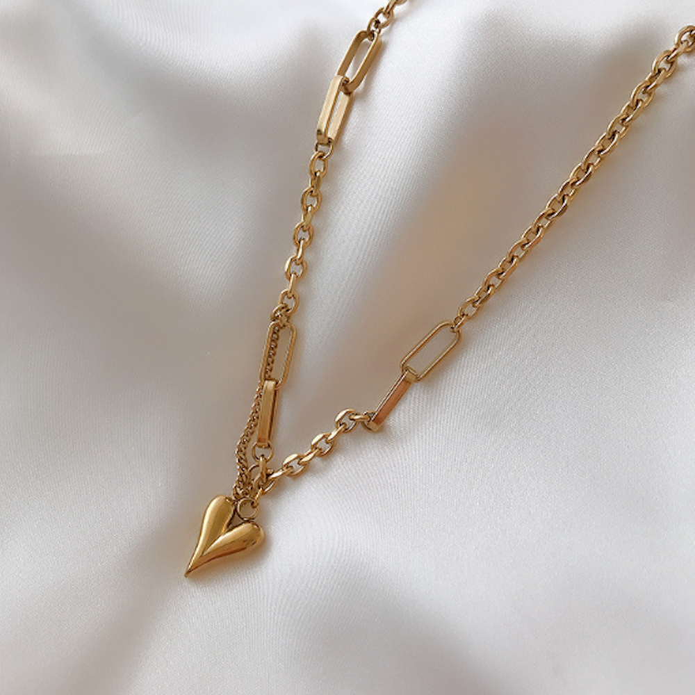 Link Necklace for Women with Heart-Shaped Pendant: Redefining Elegance and Style