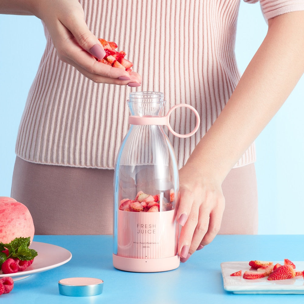 Mobile Blender for Juicing On-the-Go