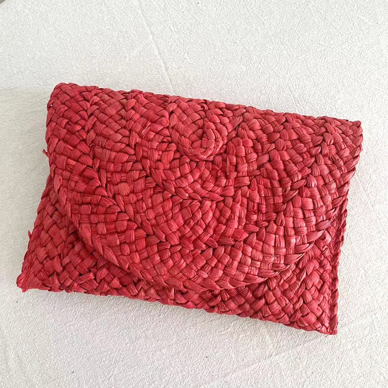 Summer Mini Straw Clutch: Embrace the Season in Style!