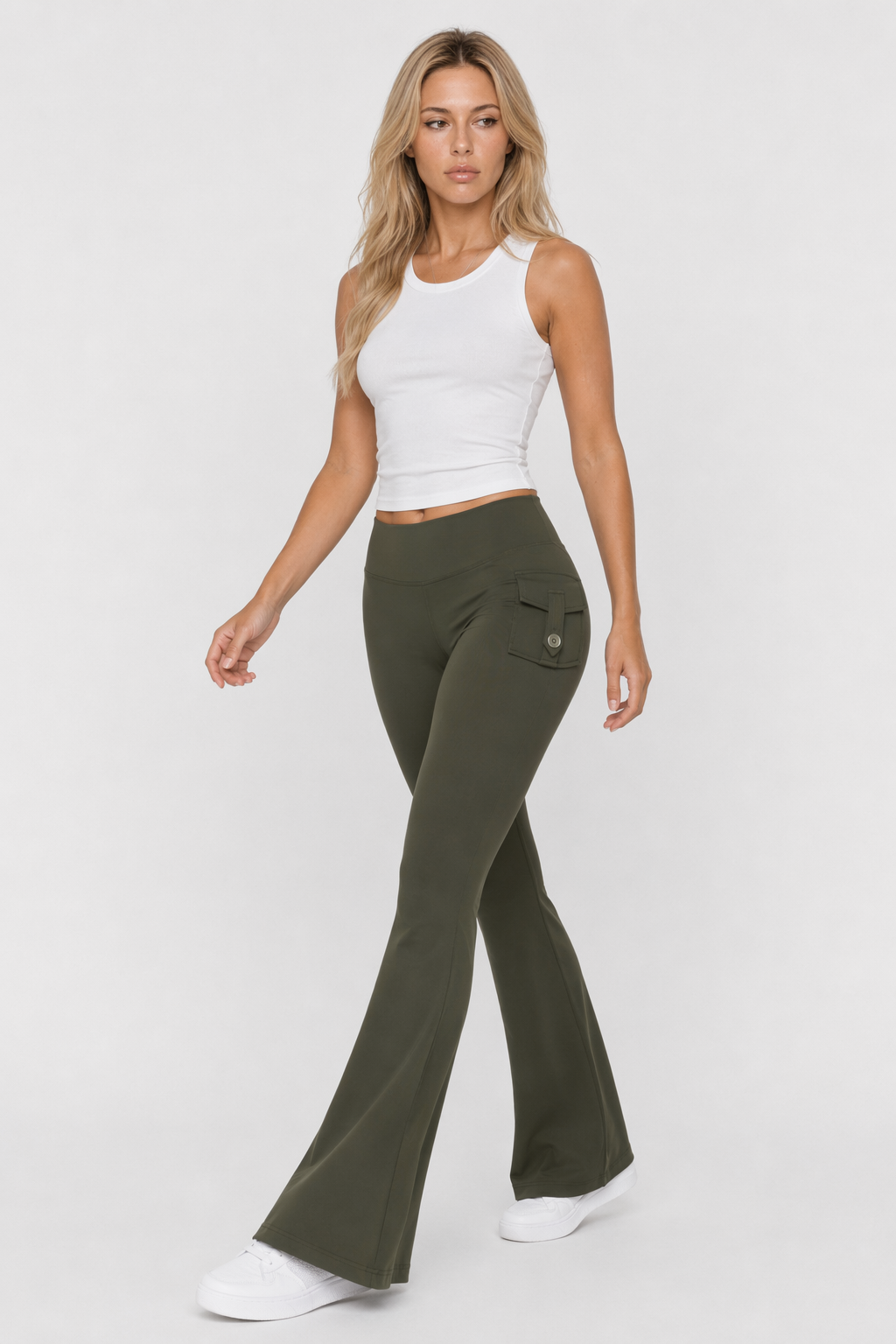 Yoga Leggings with Spacious Pockets for Wide Leg Movement Green