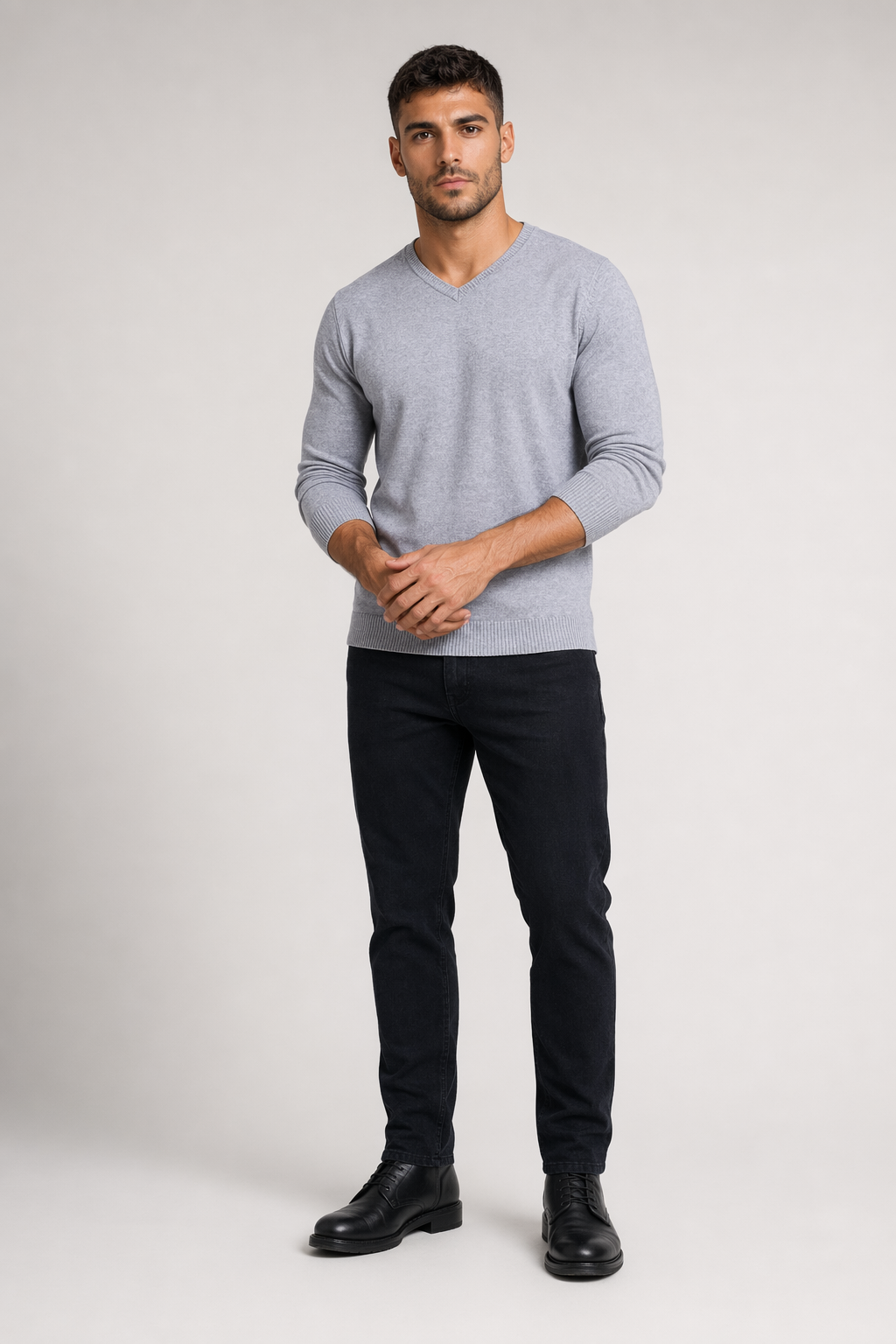 Knitted Top for Men with a V Neck Gray