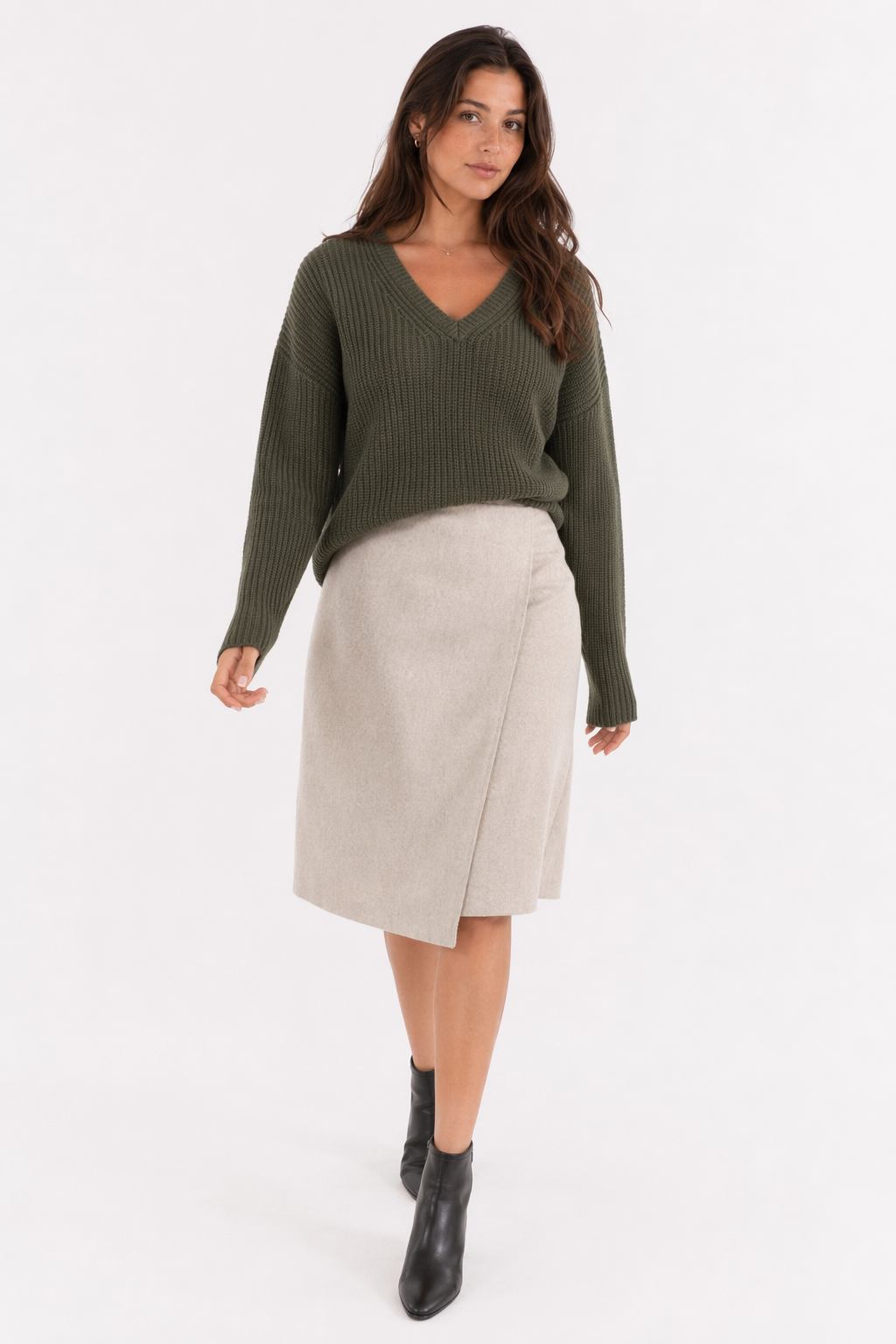 Casual Sweater for Women with a V Neck Design Green
