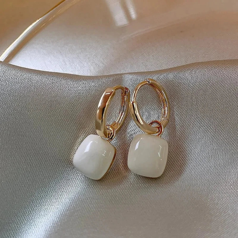 Heart-shaped Vintage Drop Earrings