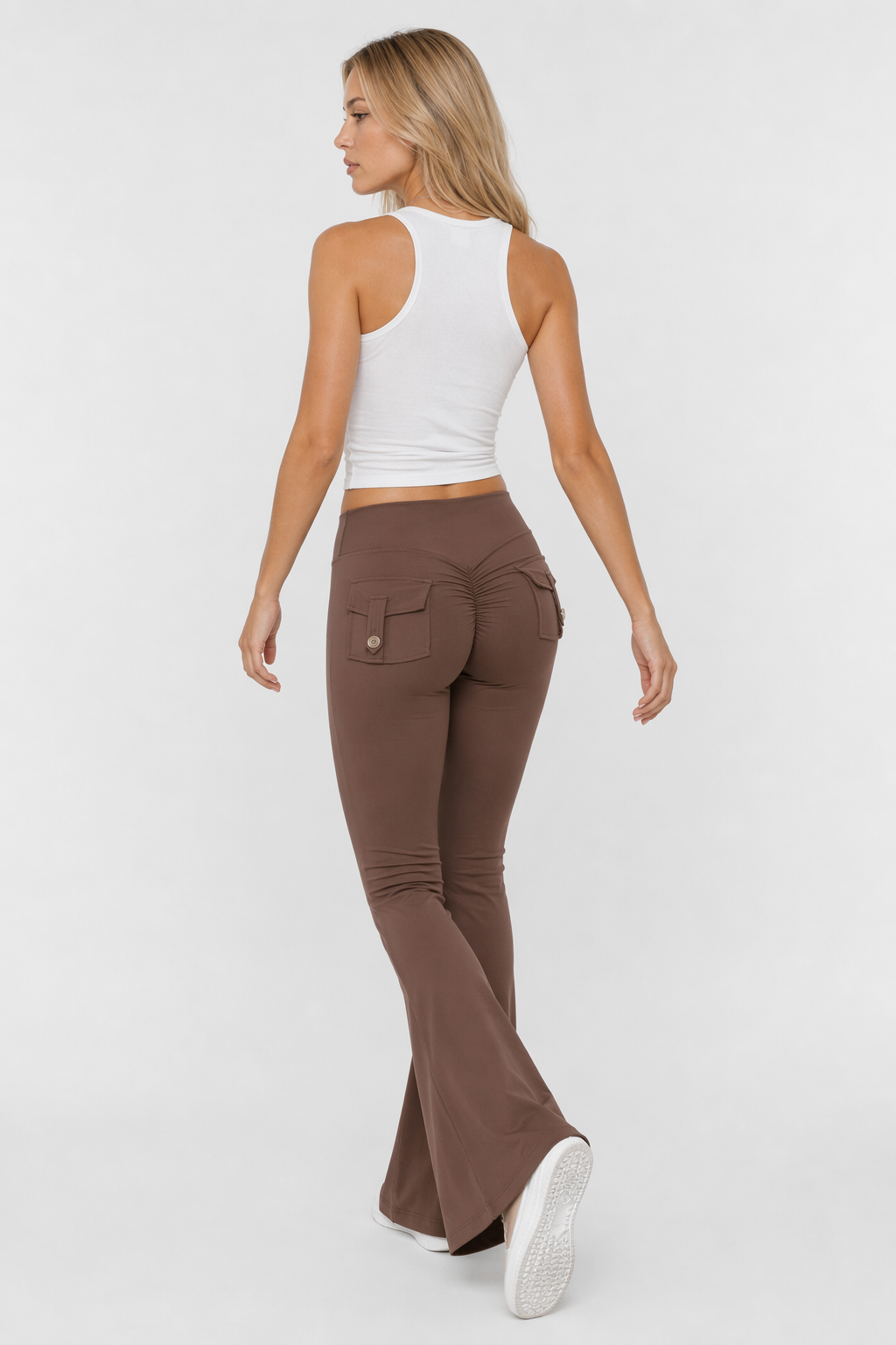 Yoga Leggings with Spacious Pockets for Wide Leg Movement Brown