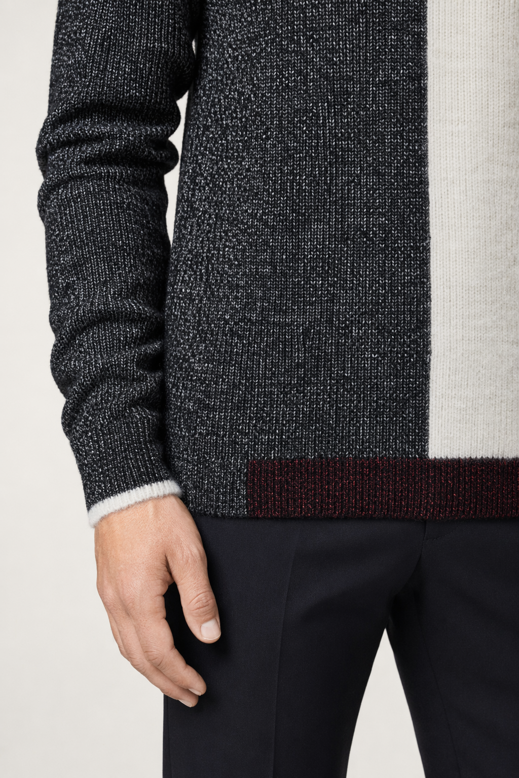 Color-Blocked Round Neck Men's Sweater Black