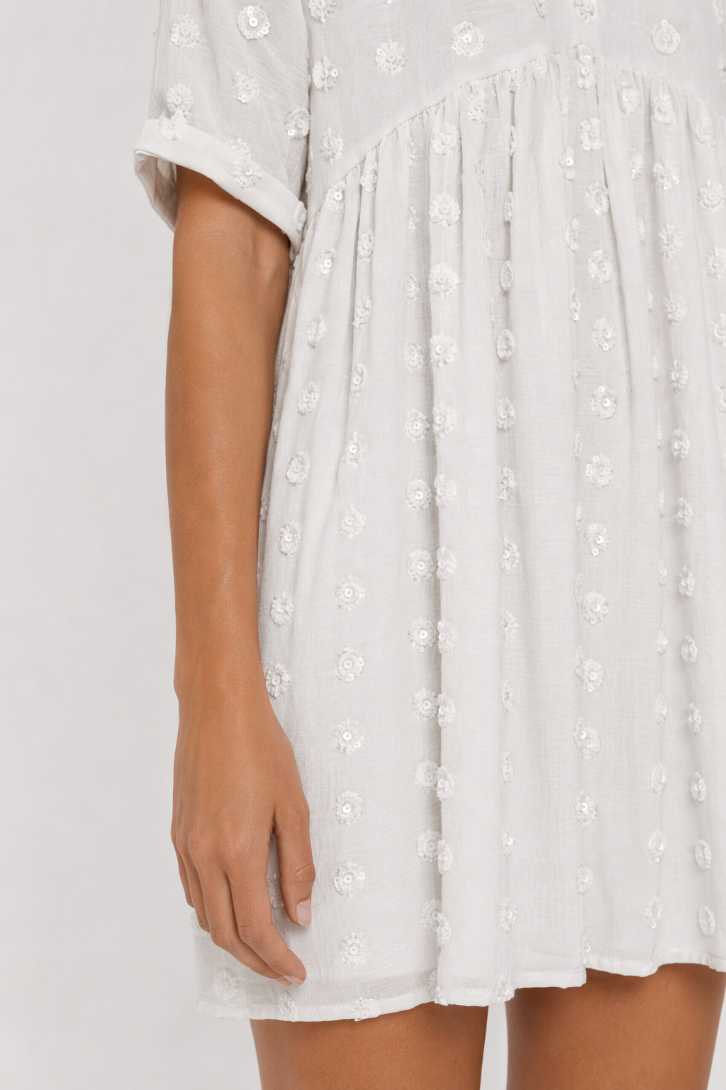 Flowy Short-Sleeved Dress for Women with a V-Neckline White