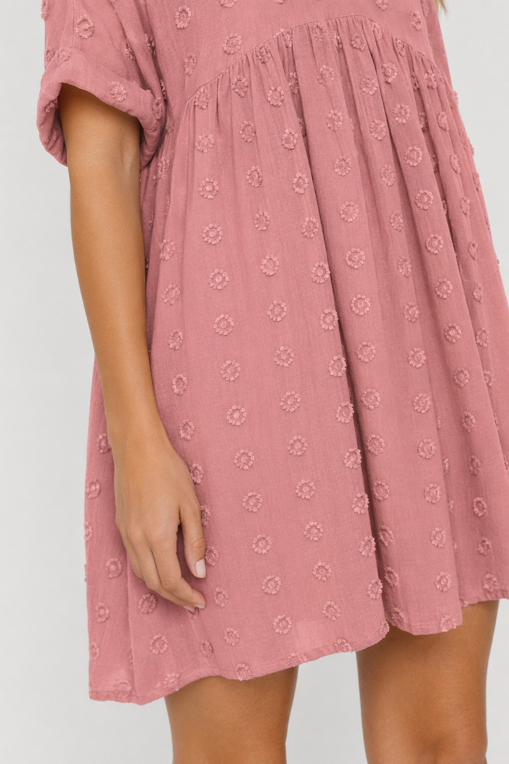 Flowy Short-Sleeved Dress for Women with a V-Neckline Pink