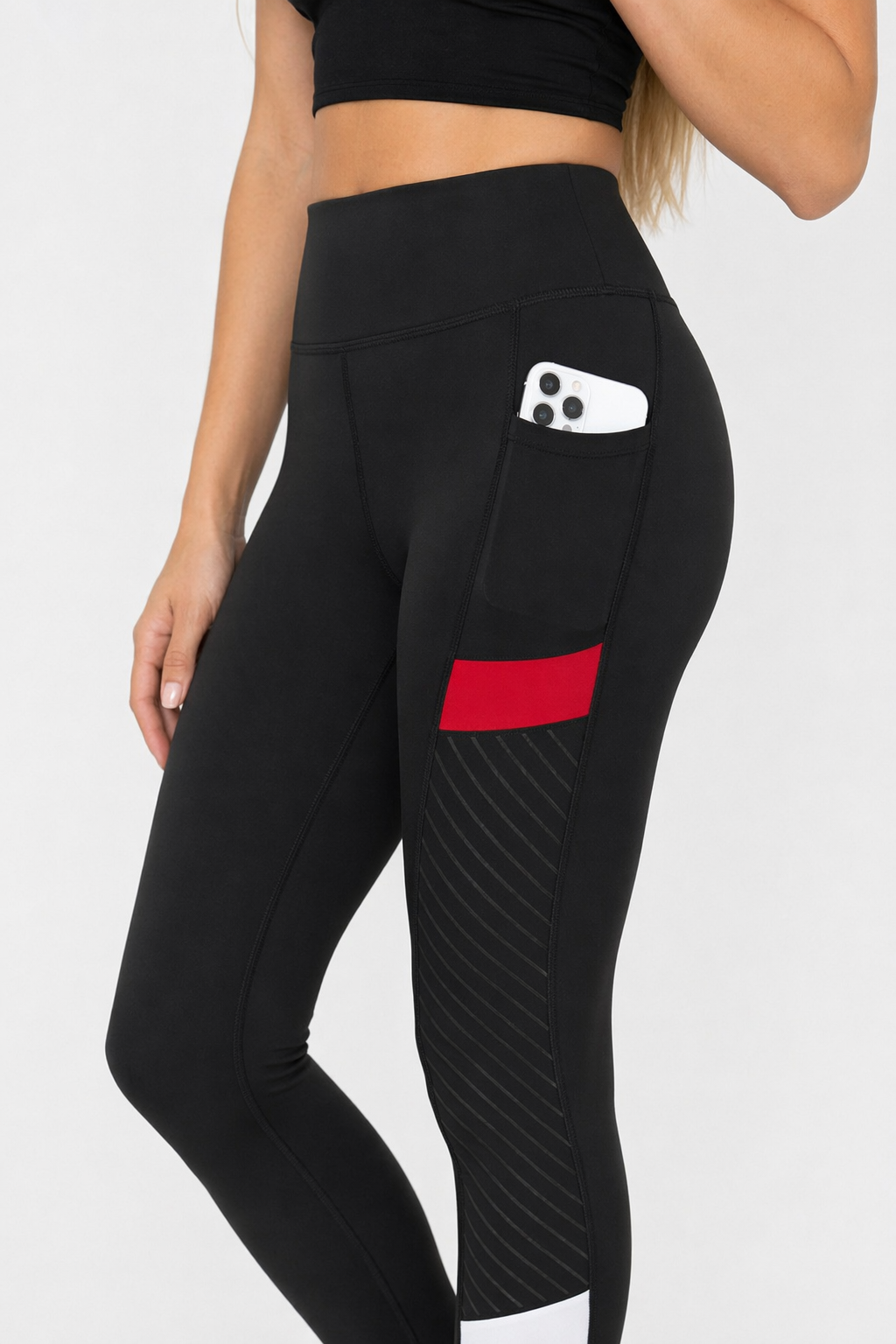 High Waisted Yoga Leggings with Dynamic Fit and Convenient Side Pockets Black