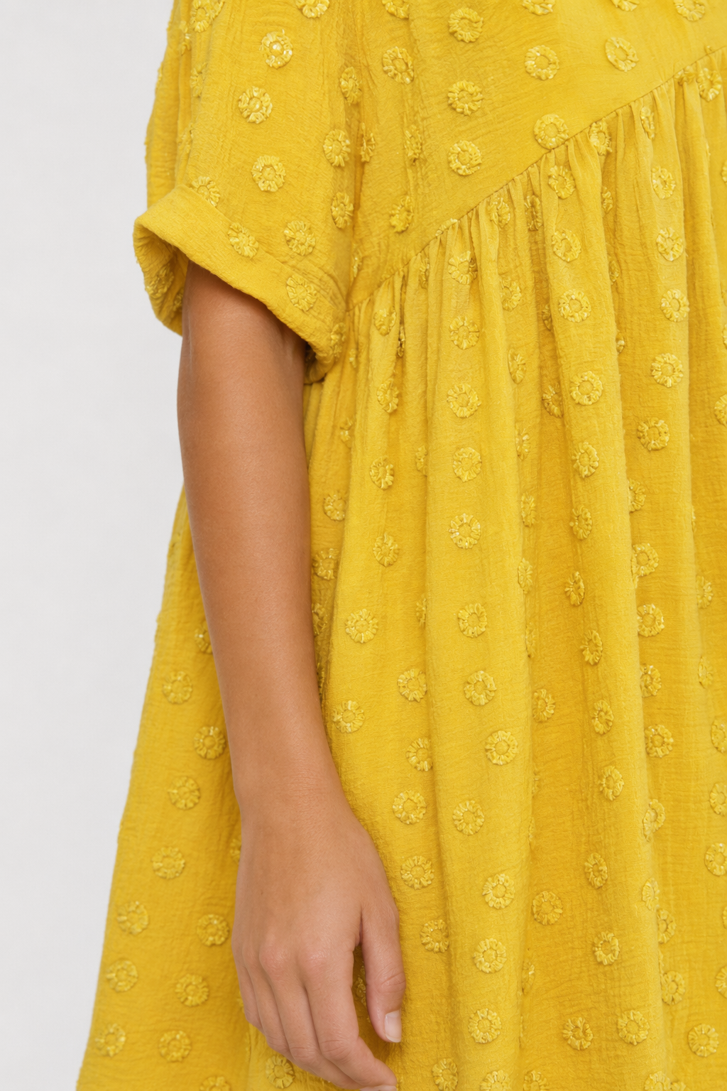 Flowy Short-Sleeved Dress for Women with a V-Neckline Yellow