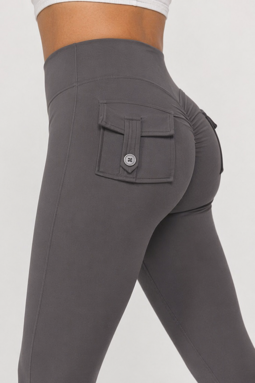 Yoga Leggings with Spacious Pockets for Wide Leg Movement Gray