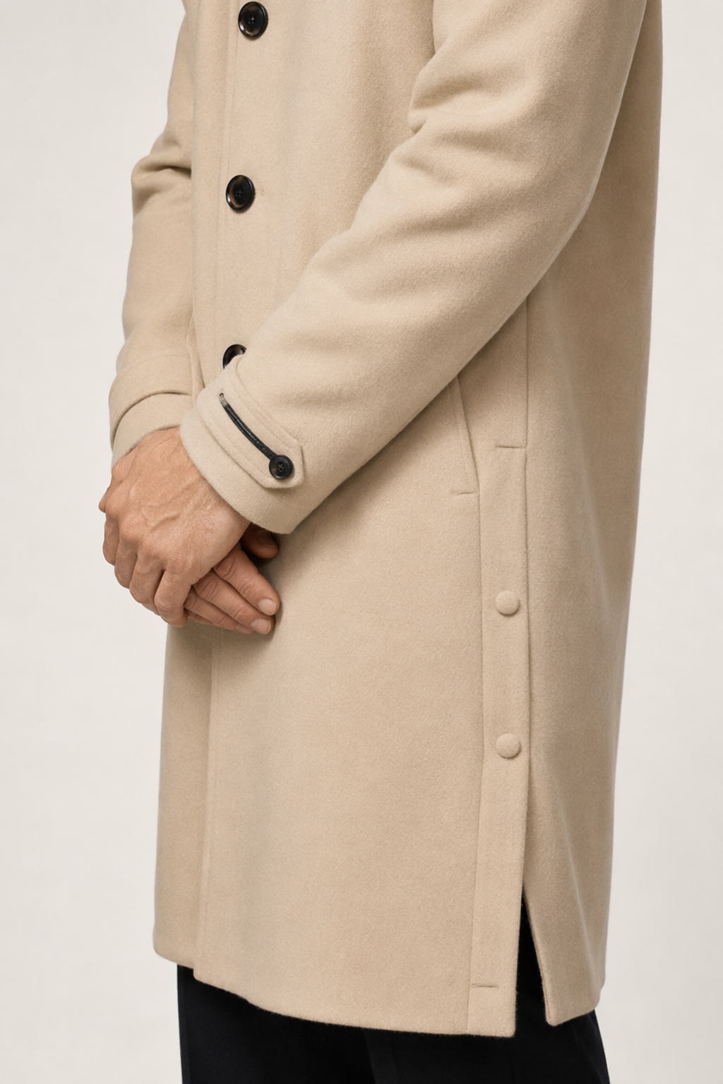 Long Men's Coat Featuring Buttoned Slits Beige