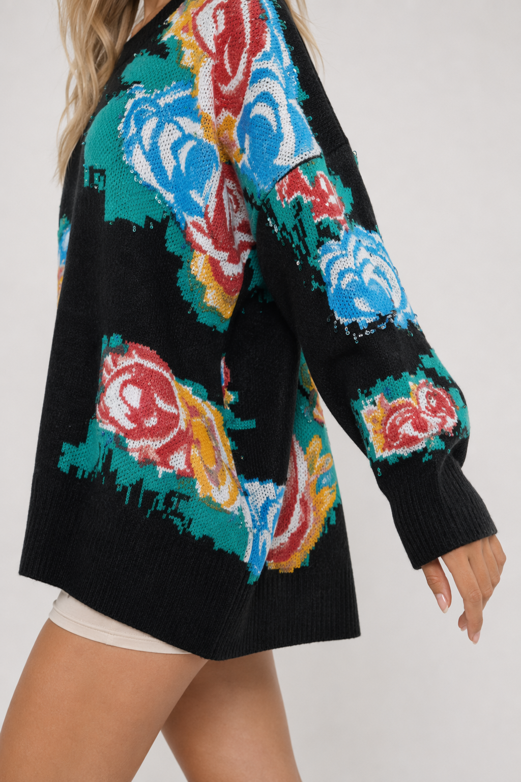 Floral Print Round Neck Women's Sweater: Maintaining Core Meaning with a Distinctive Twist Black
