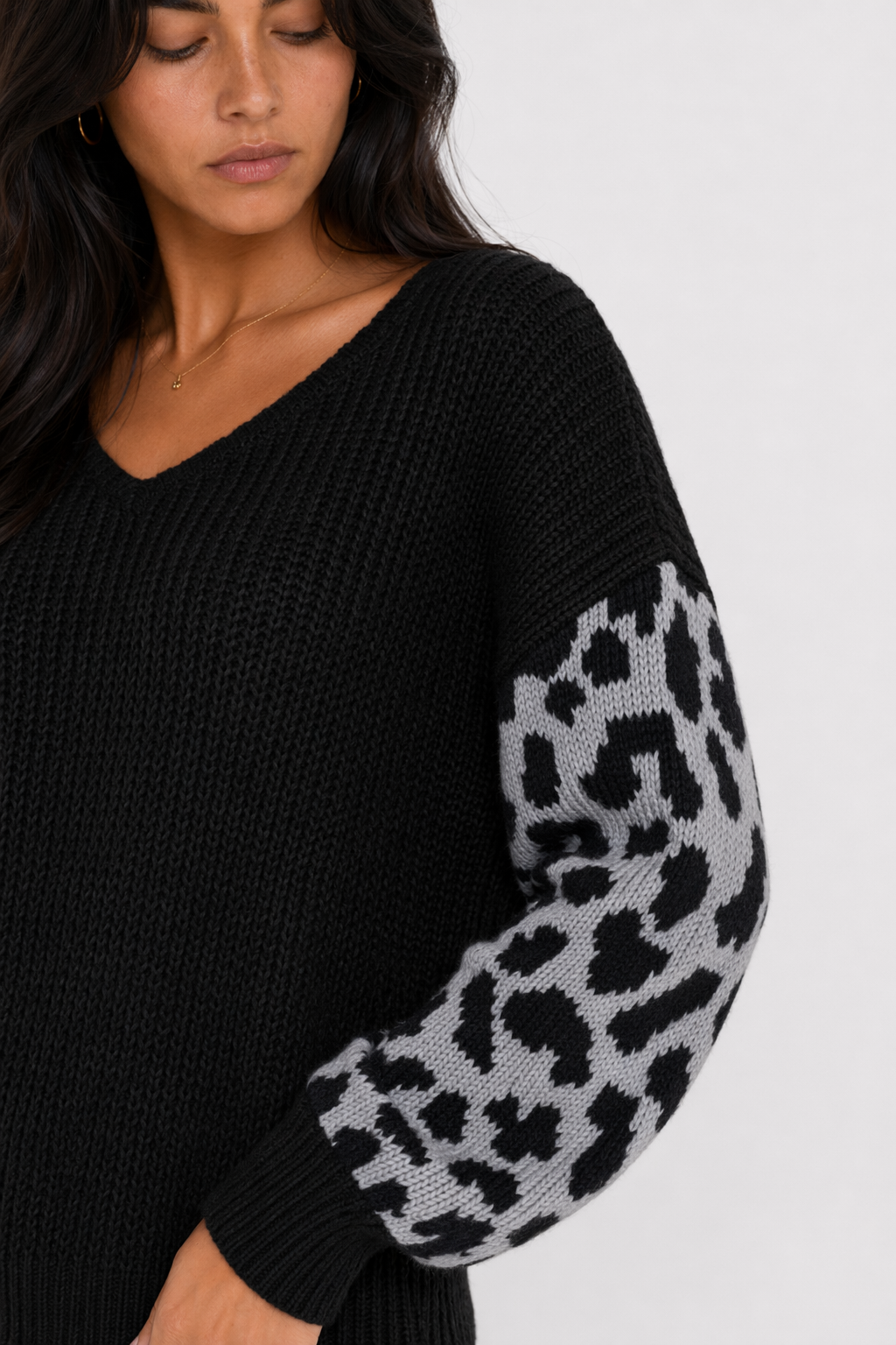 Leopard Print Sleeved Women's V Neck Sweater Black
