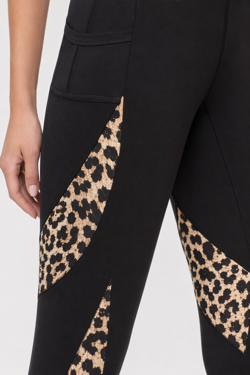 Yoga Leggings with Side Pockets on Both Sides Leopard