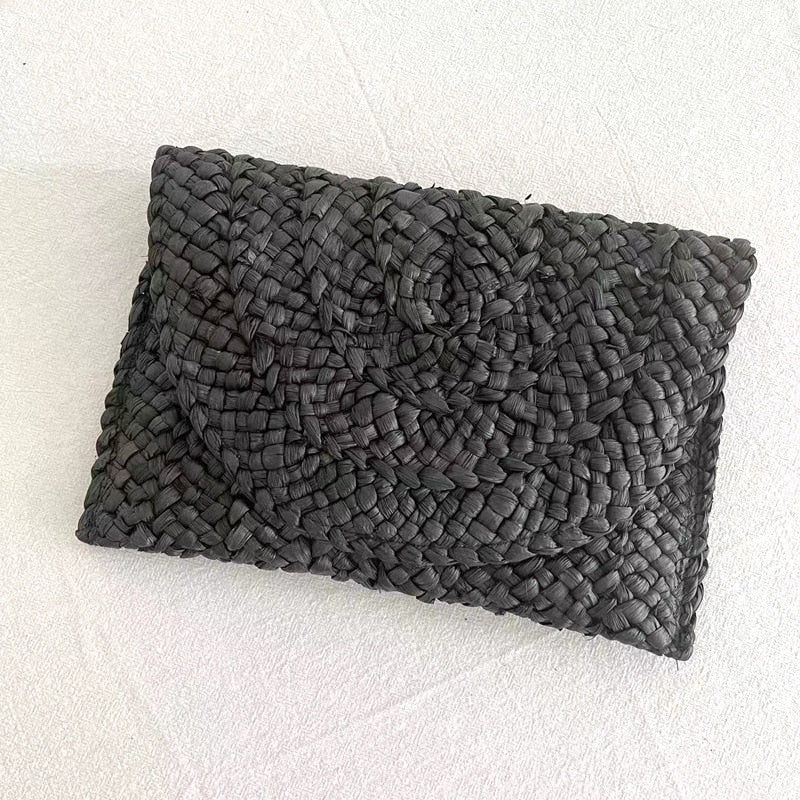 Summer Mini Straw Clutch: Embrace the Season in Style!