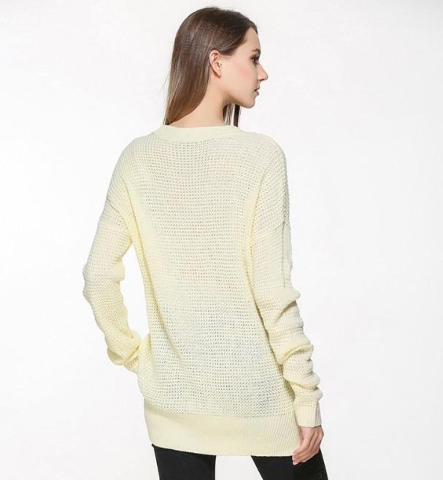 Soft Round Neck Sweater for Women: Maintaining Clarity and Distinction