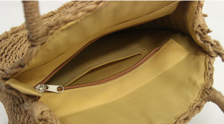 Circular Shoulder Bag: Emphasizing the Essence of the Product with a Fresh Twist