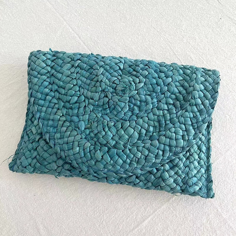 Summer Mini Straw Clutch: Embrace the Season in Style!