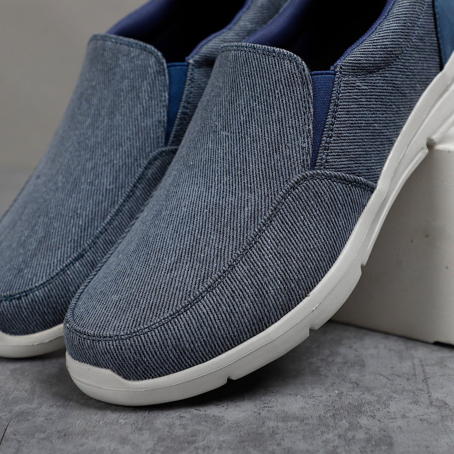 Breathable Men's Walking Shoes