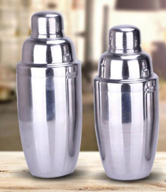 Cocktail Shaker made of Stainless Steel: silver cocktail shakers, minimal style
