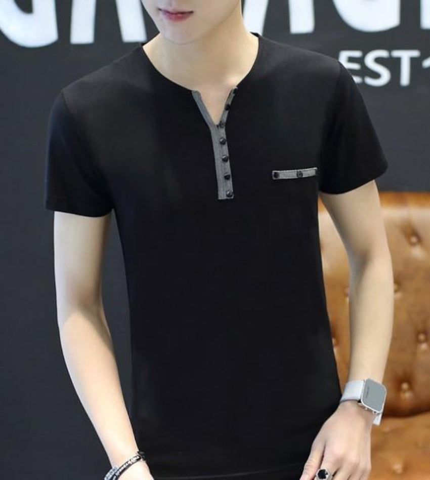 Slim Fit Men's T-Shirt with Button Embellishments for a Casual Look